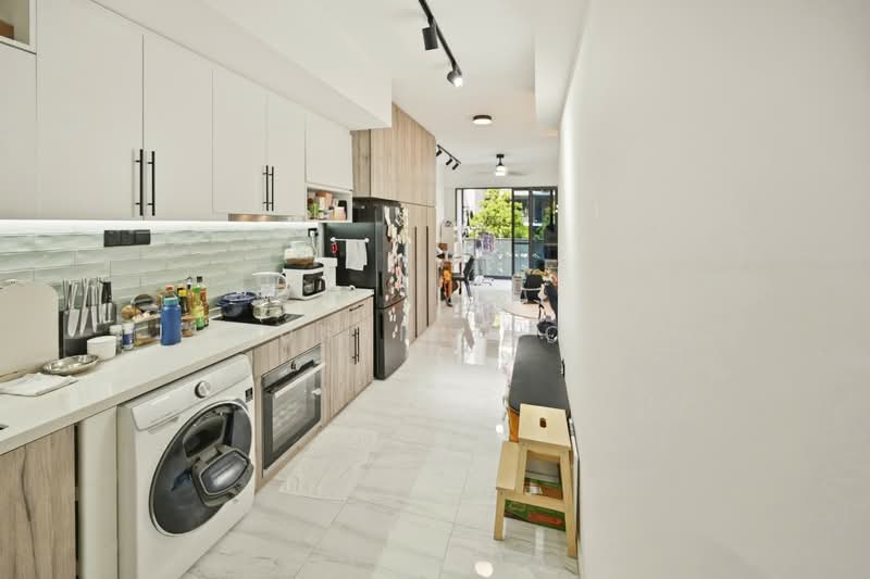 ⭐ SUPER CHEAP TAMPINES 2 BEDDER CONDO CLOSING SOON!! ⭐ Condominium For Sale at S$ 999,999 | PropertyGuru Singapore - Kitchen