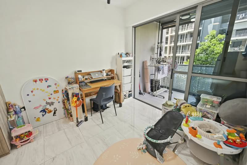 ⭐ SUPER CHEAP TAMPINES 2 BEDDER CONDO CLOSING SOON!! ⭐ Condominium For Sale at S$ 999,999 | PropertyGuru Singapore - Study