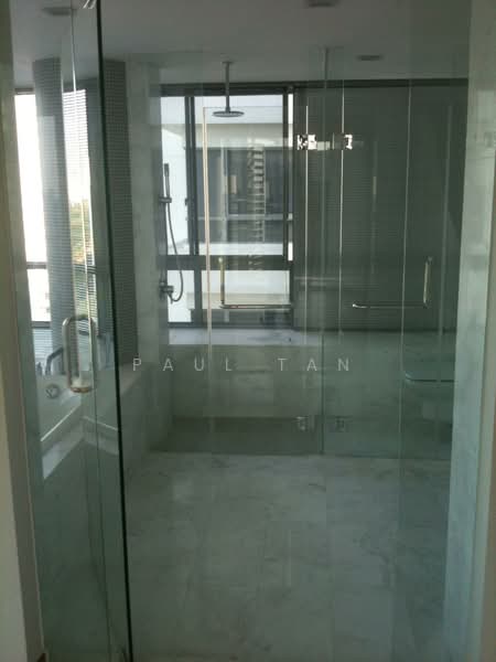 CityVista Residences, 21 Peck Hay Road, 4 Bedrooms, 2,800 sqft, Apartment For Rent, by Paul Tan, 500081371 - Master Bathroom - PropertyGuru.com.sg