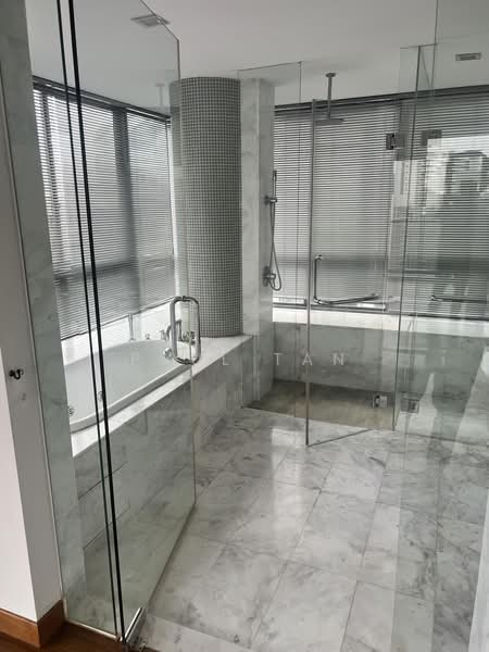 CityVista Residences, 21 Peck Hay Road, 4 Bedrooms, 2,800 sqft, Apartment For Rent, by Paul Tan, 500081371 - Master Bathroom - PropertyGuru.com.sg