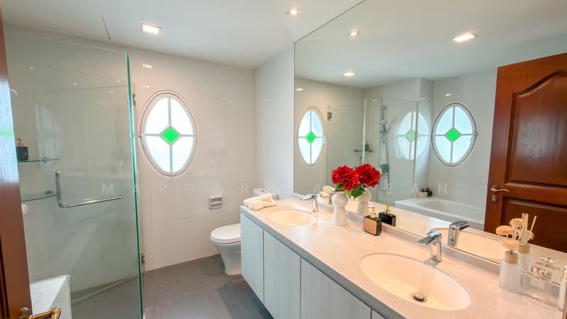 Gentle Villas Detached House For Sale at S$ 7,055,000 | PropertyGuru Singapore - Bathroom