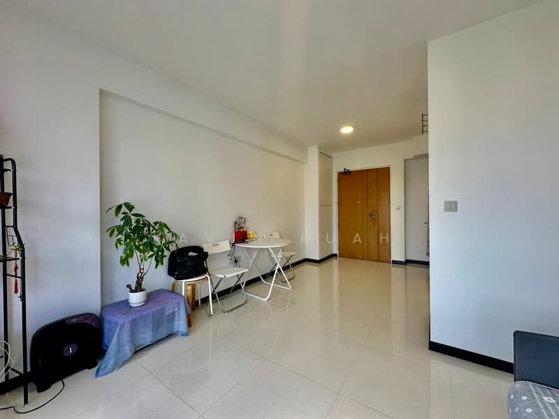 363A Sembawang Crescent HDB Flat For Sale at S$ 415,000 | PropertyGuru Singapore - Living Room