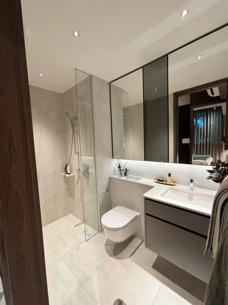 The Continuum Condominium For Sale at S$ 2,200,000 | PropertyGuru Singapore - Common bathroom