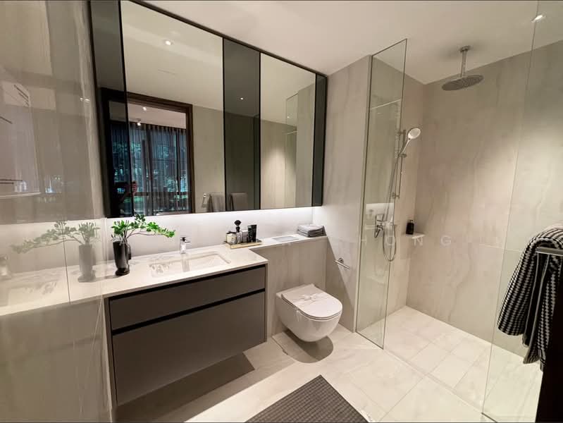 The Continuum Condominium For Sale at S$ 2,200,000 | PropertyGuru Singapore - Master bathroom