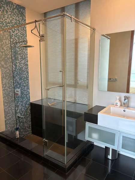 The Inspira Condominium For Sale at S$ 2,780,000 | PropertyGuru Singapore - Bathroom