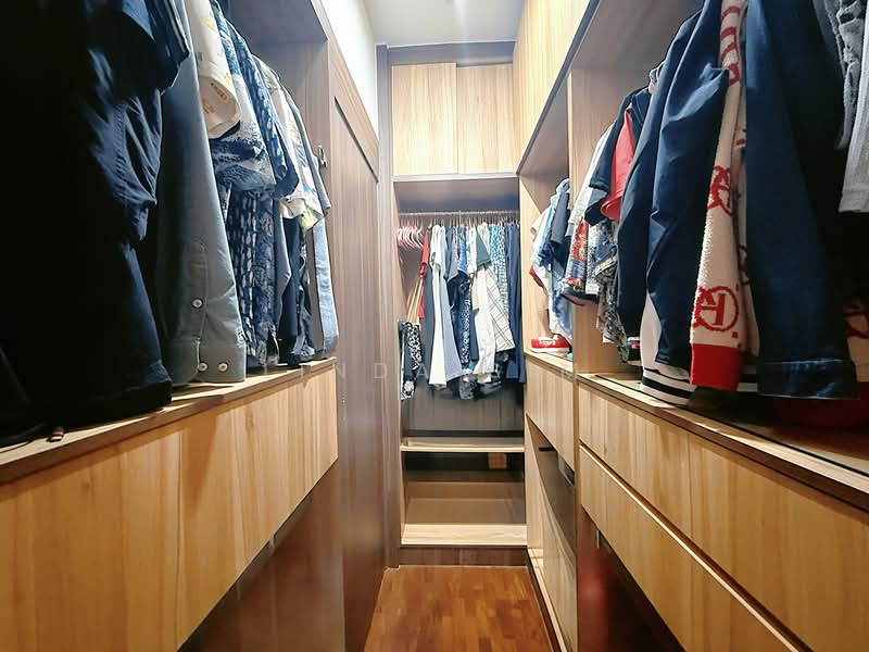 The Pearl @ Mount Faber Condominium For Sale at S$ 2,250,000 | PropertyGuru Singapore - Walk in wardrobe