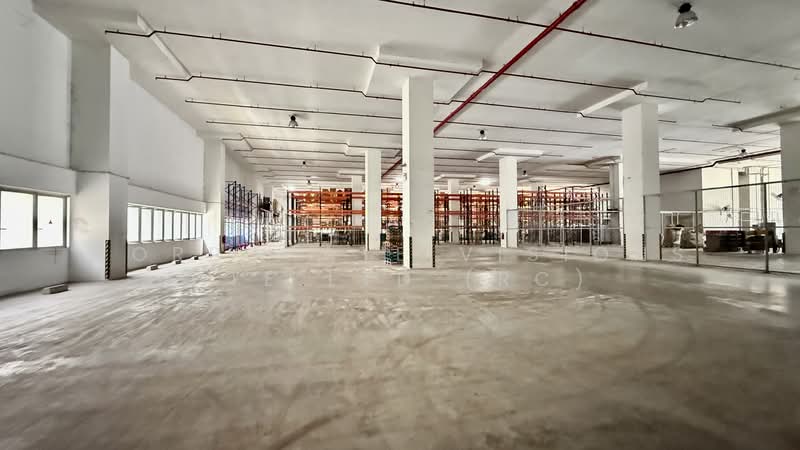 High Specs Warehouse at Defu 45000sqft Attractive Rates, 12 Loading Bays 3x5000kg Cargo Lifts Call : 96858829, Hougang / Punggol / Sengkang, 44,500 sqft, Warehouse For Rent, by RONN, 500081446 - Interior - CommercialGuru.com.sg