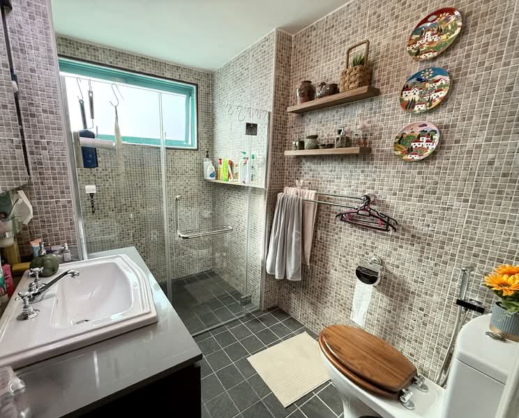 Celadon View Condominium For Sale at S$ 2,880,000 | PropertyGuru Singapore - Bathroom