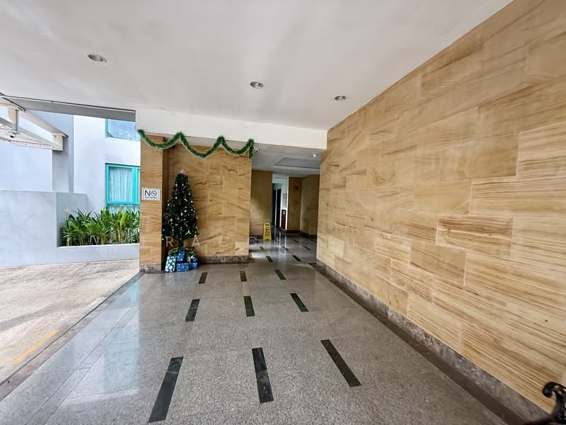 Celadon View Condominium For Sale at S$ 2,880,000 | PropertyGuru Singapore - Entrance
