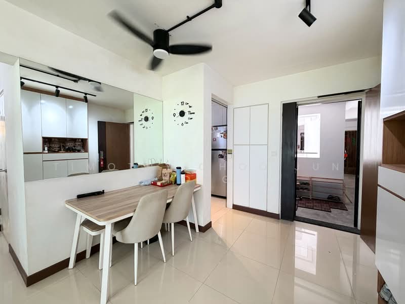 677D Punggol Drive HDB Flat For Sale at S$ 780,000 | PropertyGuru Singapore - Living Room