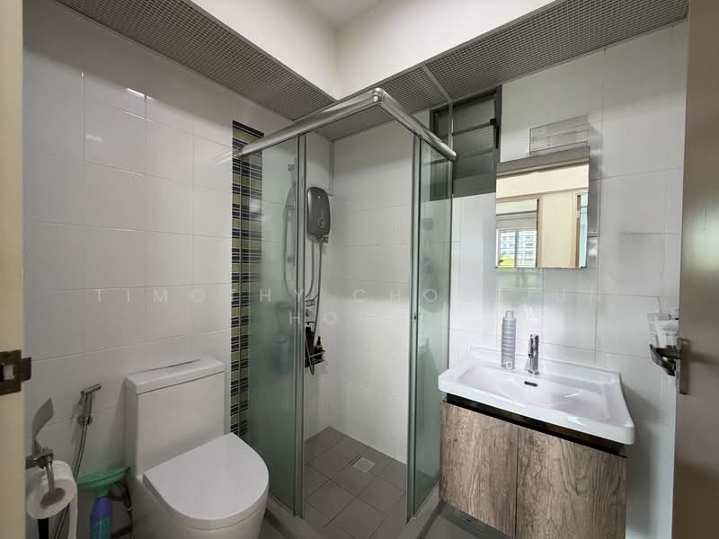 677D Punggol Drive HDB Flat For Sale at S$ 780,000 | PropertyGuru Singapore - Bathroom