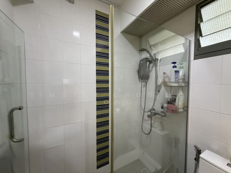 677D Punggol Drive HDB Flat For Sale at S$ 780,000 | PropertyGuru Singapore - Bathroom