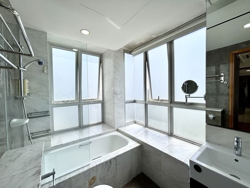 The Parc Condominium, 15 West Coast Walk, 4 Bedrooms, 1,464 sqft, Condominium For Rent, by Ian Low, 500081461 - Master bathroom - PropertyGuru.com.sg