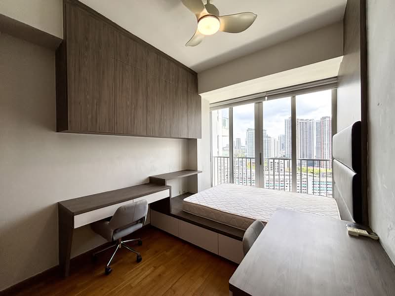 The Parc Condominium, 15 West Coast Walk, 4 Bedrooms, 1,464 sqft, Condominium For Rent, by Ian Low, 500081461 - 4th bedroom with queen bed - PropertyGuru.com.sg