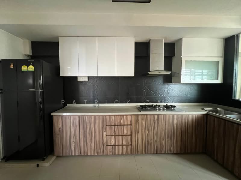 259C Compassvale Road HDB Flat For Sale at S$ 780,000 | PropertyGuru Singapore - Kitchen