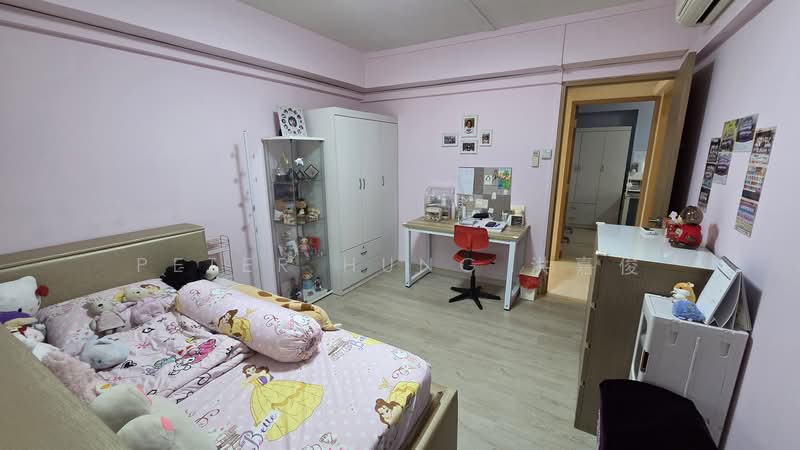 765 Jurong West Street 74 HDB Flat For Sale at S$ 695,000 | PropertyGuru Singapore - Bedroom