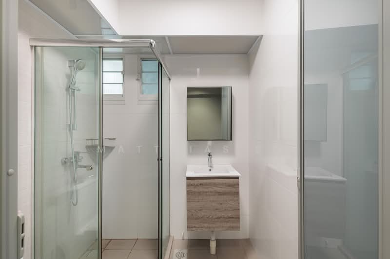 622B Tampines Avenue 12 HDB Flat For Sale at S$ 760,000 | PropertyGuru Singapore - Bathroom