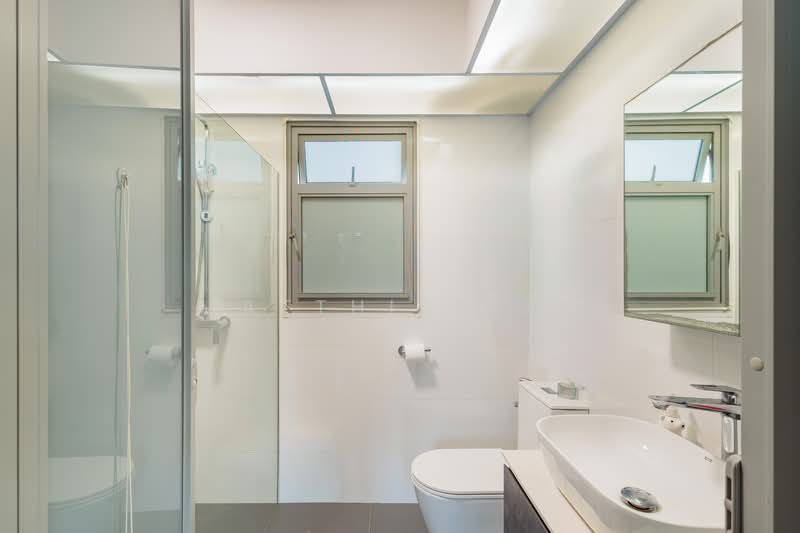 622B Tampines Avenue 12 HDB Flat For Sale at S$ 760,000 | PropertyGuru Singapore - Bathroom