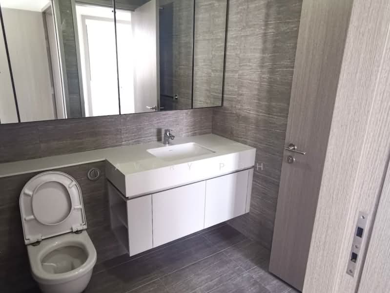 The Garden Residences Condominium For Sale at S$ 1,150,000 | PropertyGuru Singapore - Bathroom