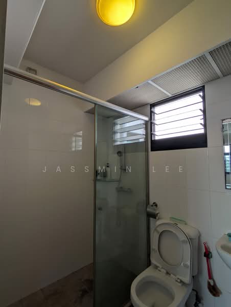 508A Yishun Avenue 4 HDB Flat For Sale at S$ 625,000 | PropertyGuru Singapore - Bathroom