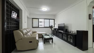 For Sale - 445 Hougang Avenue 8