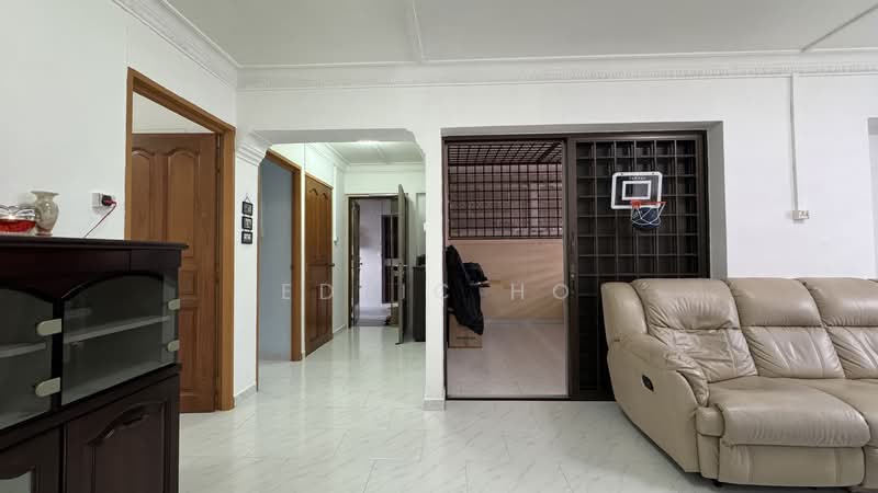 445 Hougang Avenue 8 HDB Flat For Sale at S$ 720,000 | PropertyGuru Singapore - Living Room