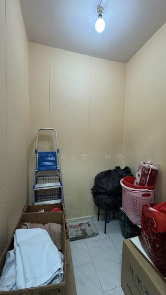 445 Hougang Avenue 8 HDB Flat For Sale at S$ 720,000 | PropertyGuru Singapore - Store Room