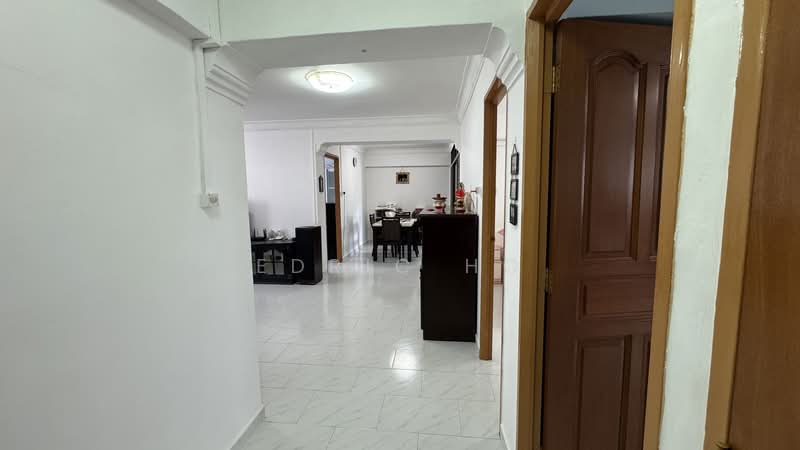 445 Hougang Avenue 8 HDB Flat For Sale at S$ 720,000 | PropertyGuru Singapore - Corridor