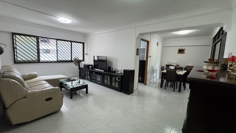 445 Hougang Avenue 8 HDB Flat For Sale at S$ 720,000 | PropertyGuru Singapore - Living Room