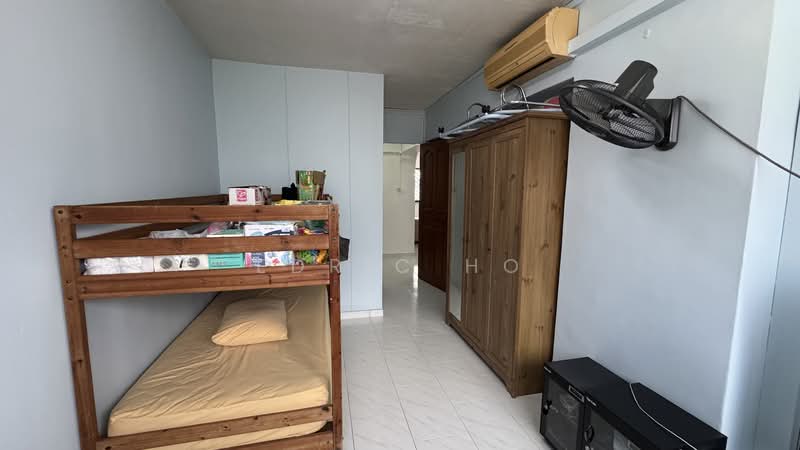 445 Hougang Avenue 8 HDB Flat For Sale at S$ 720,000 | PropertyGuru Singapore - Bedroom