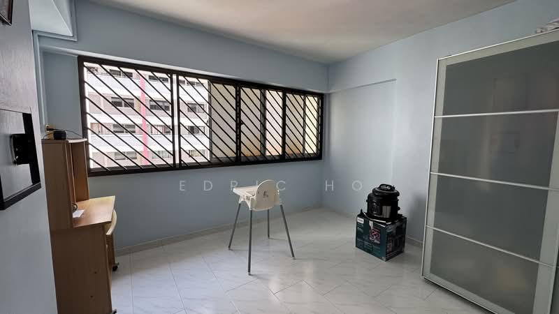 445 Hougang Avenue 8 HDB Flat For Sale at S$ 720,000 | PropertyGuru Singapore - Bedroom
