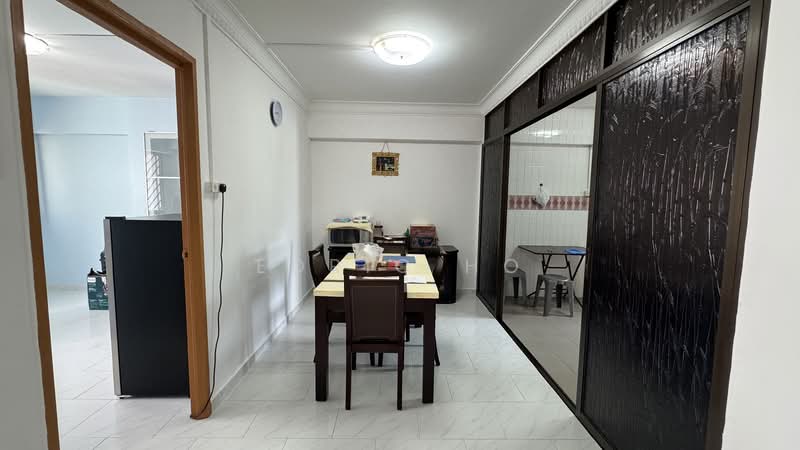 445 Hougang Avenue 8 HDB Flat For Sale at S$ 720,000 | PropertyGuru Singapore - Dining Area