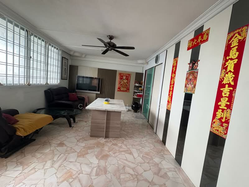 334 Woodlands Street 32 HDB Flat For Sale at S$ 519,990 | PropertyGuru Singapore - Living Room