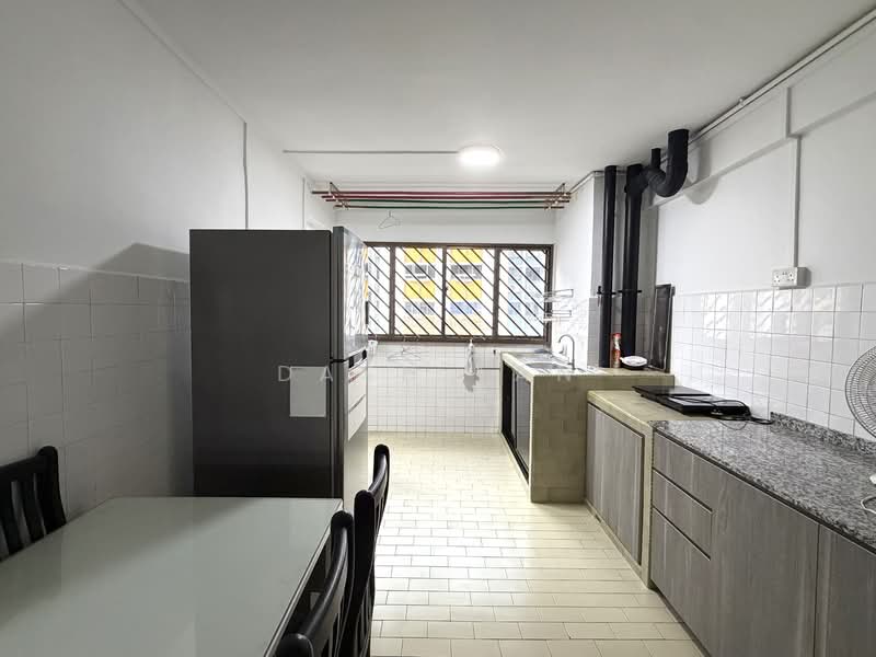 219 Bukit Batok Street 21, 219 Bukit Batok Street 21, 2 Bedrooms, 721 sqft, HDB Flat For Rent, by Dash Tan, 500081513 - Kitchen - PropertyGuru.com.sg