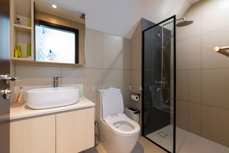 Eastwood Regency Condominium For Sale at S$ 1,700,000 | PropertyGuru Singapore - Bathroom