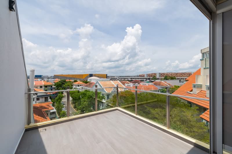 Eastwood Regency Condominium For Sale at S$ 1,700,000 | PropertyGuru Singapore - Balcony