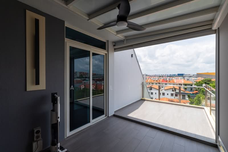 Eastwood Regency Condominium For Sale at S$ 1,700,000 | PropertyGuru Singapore - Balcony
