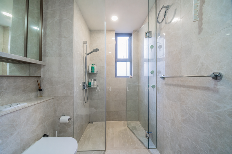 JadeScape Condominium For Sale at S$ 2,750,000 | PropertyGuru Singapore - Master Bathroom