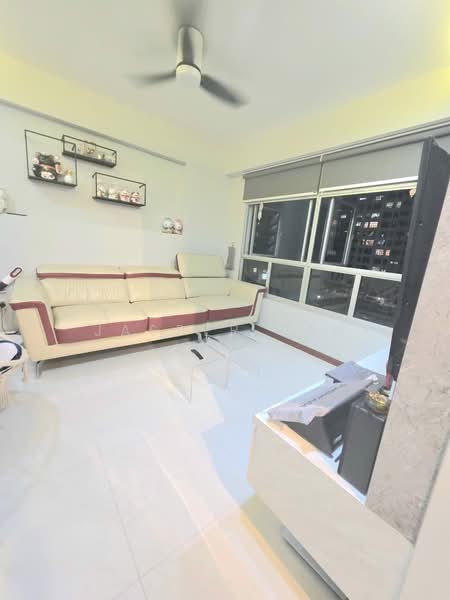675D Yishun Avenue 4 HDB Flat For Sale at S$ 648,000 | PropertyGuru Singapore - Living Room
