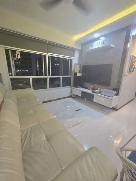 675D Yishun Avenue 4 HDB Flat For Sale at S$ 648,000 | PropertyGuru Singapore - Living Room