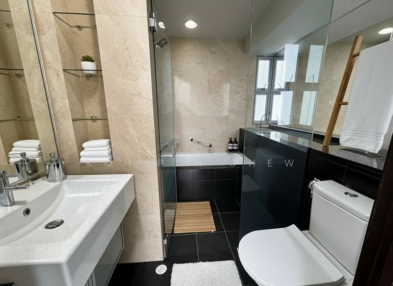 Grandeur 8 Condominium For Sale at S$ 1,550,000 | PropertyGuru Singapore - Master Bath