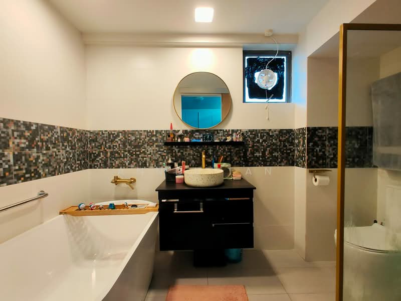 Aquarius By The Park Condominium For Sale at S$ 1,388,000 | PropertyGuru Singapore - Bathroom