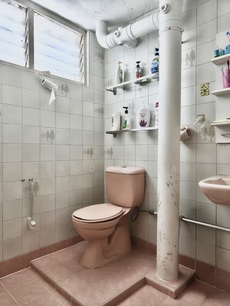 506 Bedok North Avenue 3 HDB Flat For Sale at S$ 750,000 | PropertyGuru Singapore - Bathroom