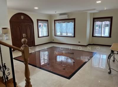 For Rent - Coldstream Avenue