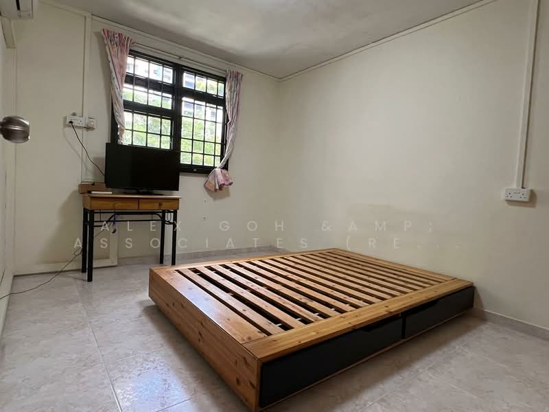 26 Toa Payoh East HDB Flat For Sale at S$ 355,000 | PropertyGuru Singapore - Bedroom