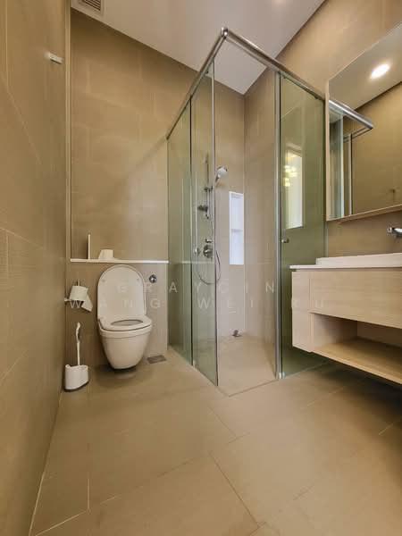 The Crest, 101 Prince Charles Crescent, 3 Bedrooms, 1,378 sqft, Condominium For Rent, by Graycin Wang Wei Ru, 500081597 - Bathroom - PropertyGuru.com.sg