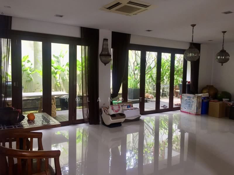 Gentle Road, Gentle Road, 5 Bedrooms, 5,091 sqft, Detached House For Rent, by Roland Tai, 500081600 - Living Room - PropertyGuru.com.sg