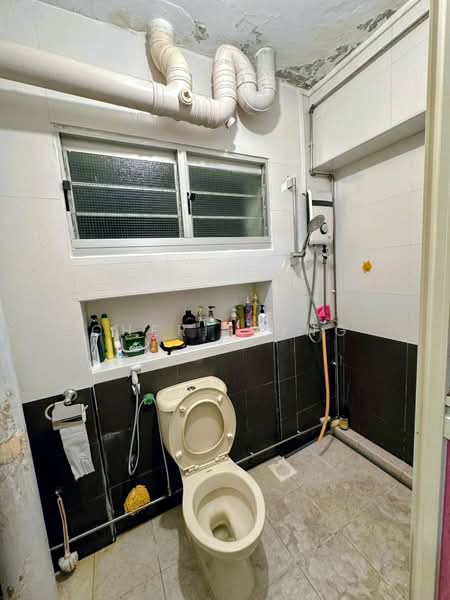 743 Woodlands Circle HDB Flat For Sale at S$ 588,000 | PropertyGuru Singapore - Bathroom