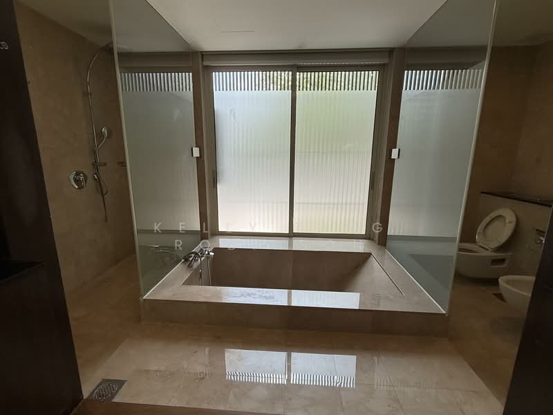 Coronation Road West, Coronation Road West, 5 Bedrooms, 4,800 sqft, Semi-Detached House For Rent, by Kelly Tang Robinson, 500081604 - Bathroom - PropertyGuru.com.sg