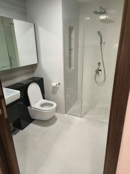 Eon Shenton, 70 Shenton Way, 3 Bedrooms, 1,044 sqft, Condominium For Rent, by Vivian Liu, 500081624 - Bathroom - PropertyGuru.com.sg